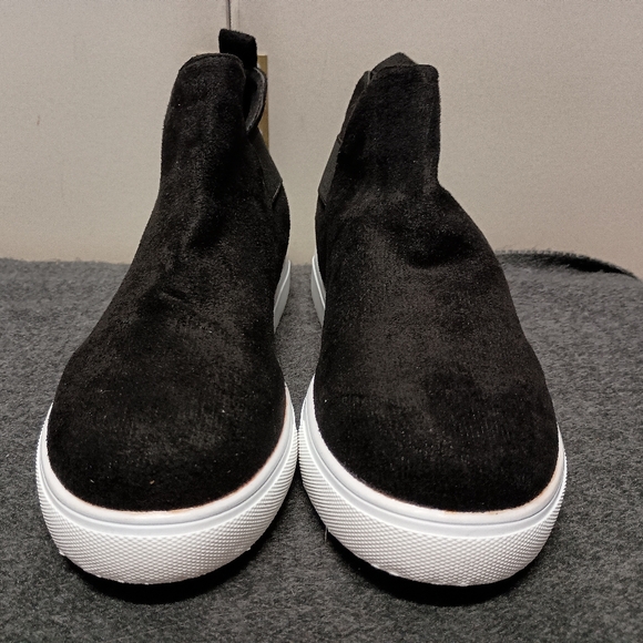NEW YASIRUN Black Wedge Slip-On Sneaker - Women Size 9 - Picture 2 of 10